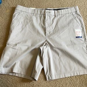 40. Men’s Apt 9 shorts. NWT.